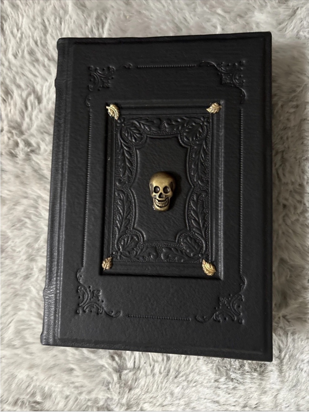Ornamented Skull Mounted Handcrafted Italian Leather Journal 6"x 8"192 pages